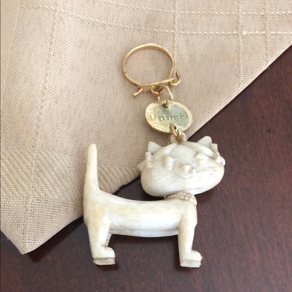 Vintage French  Cream Cat Keychain - Picture 1 of 2